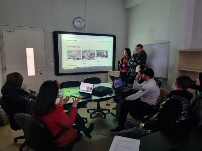 "E-Commerce Fusion": Ndërlidhja e njohurive në bazën e të dhënave, programim në ueb dhe sipërmarrje