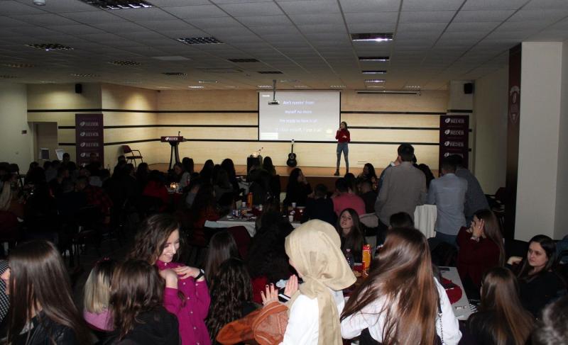 Foto  Këshilli Studentor organizon Mbrëmje Festive 