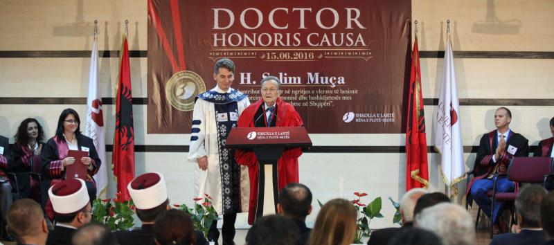 Foto Bedër Awards Mr. H. Selim MUÇA with the Title “Doctor Honoris Causa”, Honorary Chairman of the Muslim Community of Albania
