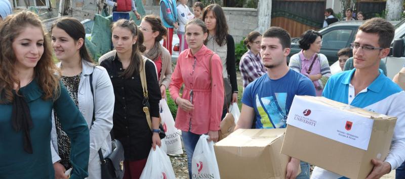 Foto The students help homeless families 